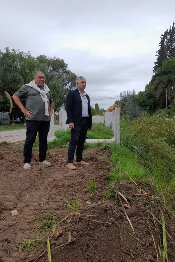 EL INTENDENTE RECORRIÓ LAS OBRAS DE SANEAMIENTO DEL CANAL URIBURU