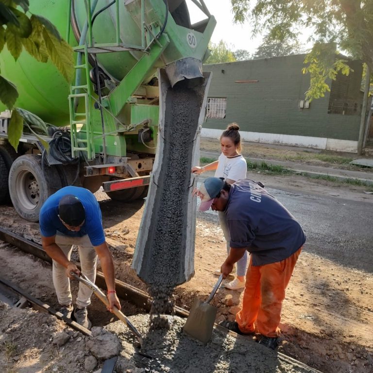 AVANZA LA OBRA DE CORDÓN CUNETA DE CALLE 8 ADELINA OESTE