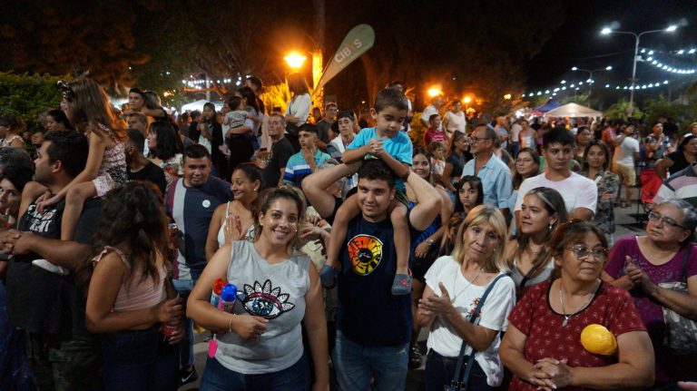 GRACIAS POR ACERCARSE A DISFRUTAR UNA NOCHE A PURO COLOR Y ALEGRÍA