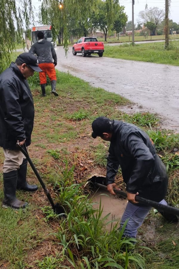 Tras la lluvia funcionarios municipales recorren diferentes puntos de la ciudad