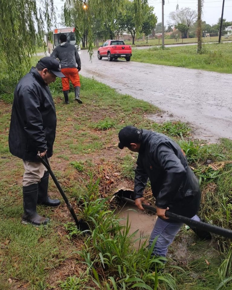 Tras la lluvia funcionarios municipales recorren diferentes puntos de la ciudad