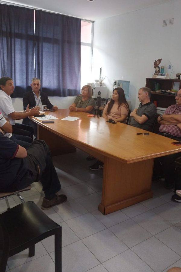 Por Primera vez en Sauce Viejo, los vecinos que viven en la barranca junto al río fueron recibidos y pudieron exponer su preocupación