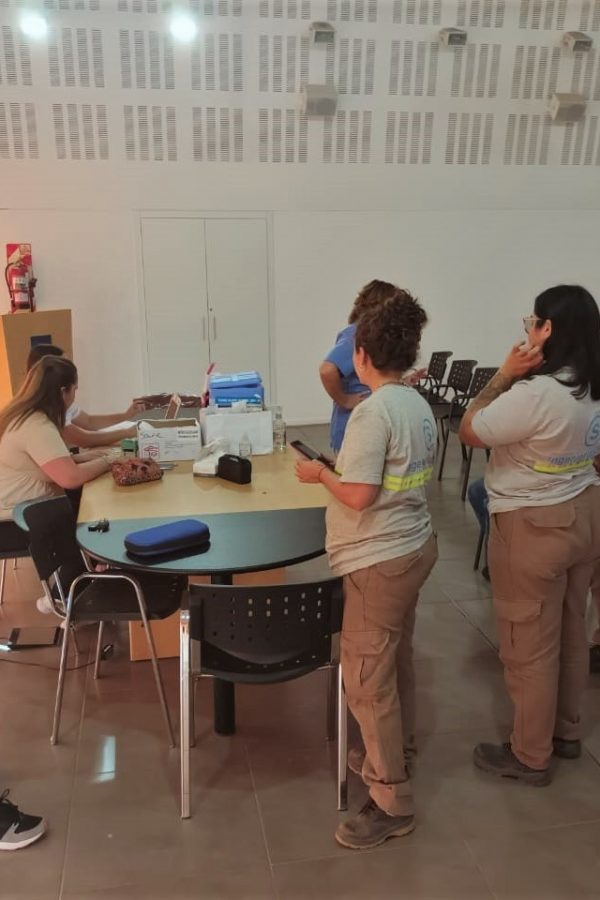 Dispositivo de vacunación para empleados y empleadas del parque industrial