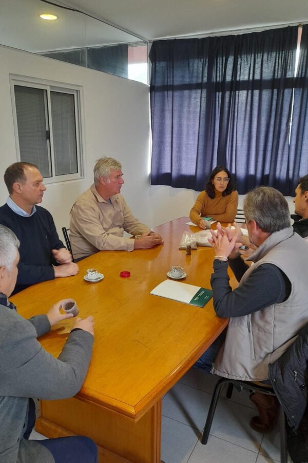EL INTENDENTE PAPALEO RECIBIÓ A DIRECTIVOS DE PB LEINER EN LA MUNICIPALIDAD