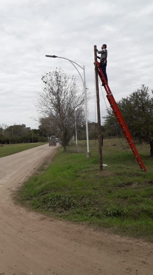 BARRIO SANTA TERESITA: ESTÁ EN MARCHA EL PLAN DE ILUMINACIÓN FORESTAL