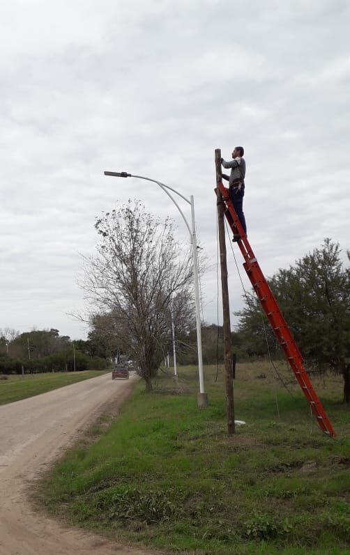 BARRIO SANTA TERESITA: ESTÁ EN MARCHA EL PLAN DE ILUMINACIÓN FORESTAL