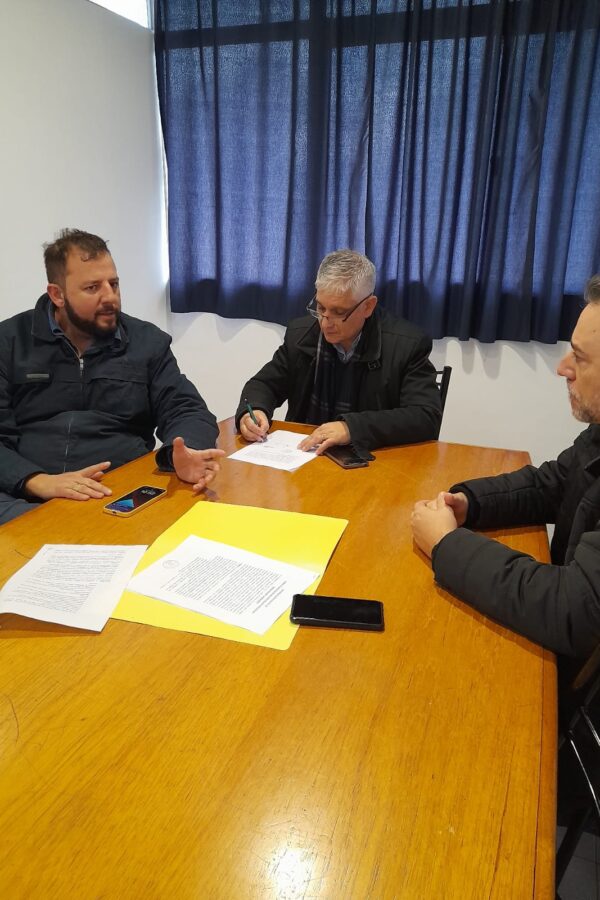 FIRMA DE CONVENIO ENTRE EL MUNICIPIO Y CCU POR ADECUACION AMBIENTAL