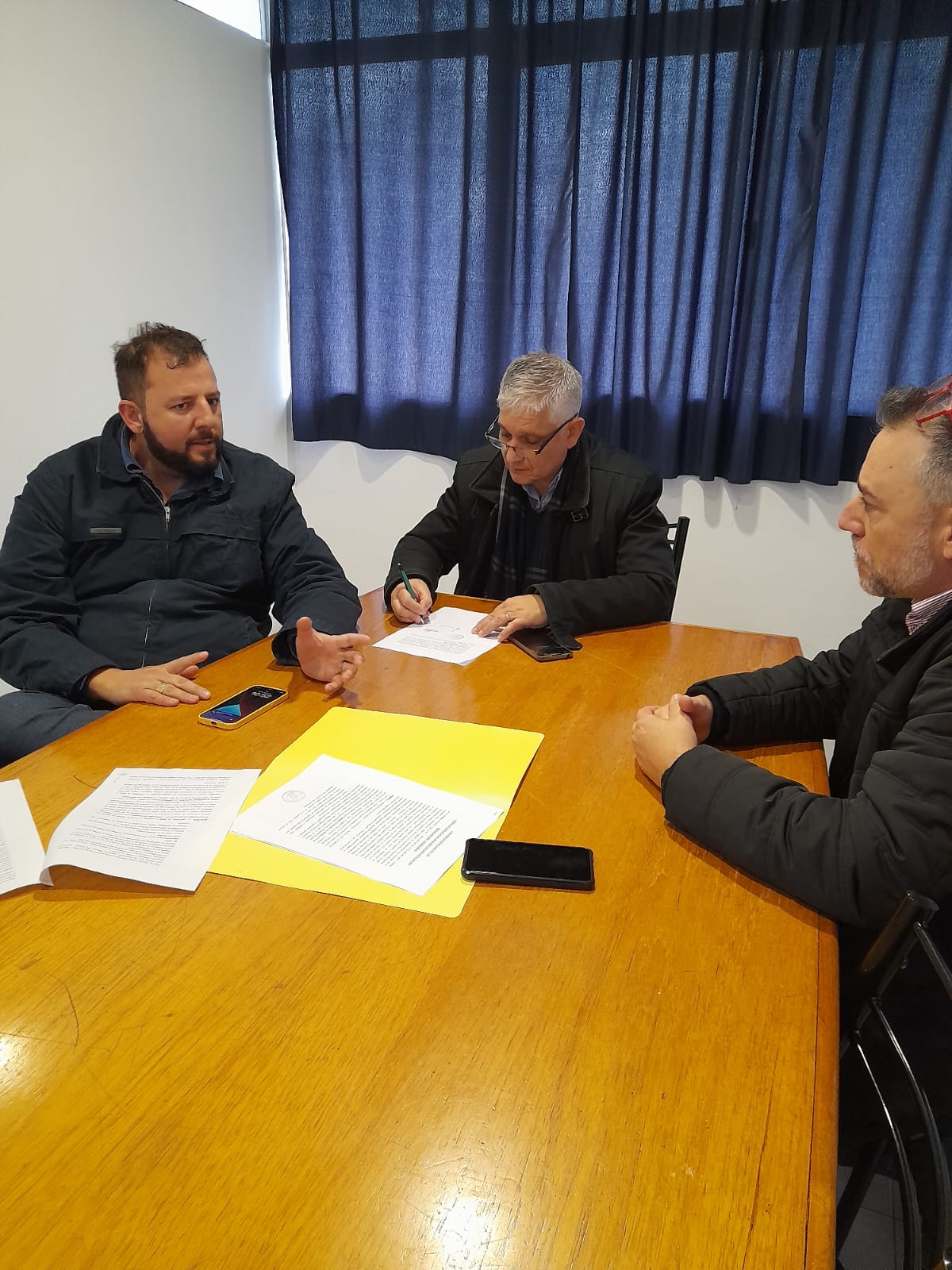 FIRMA DE CONVENIO ENTRE EL MUNICIPIO Y CCU POR ADECUACION AMBIENTAL