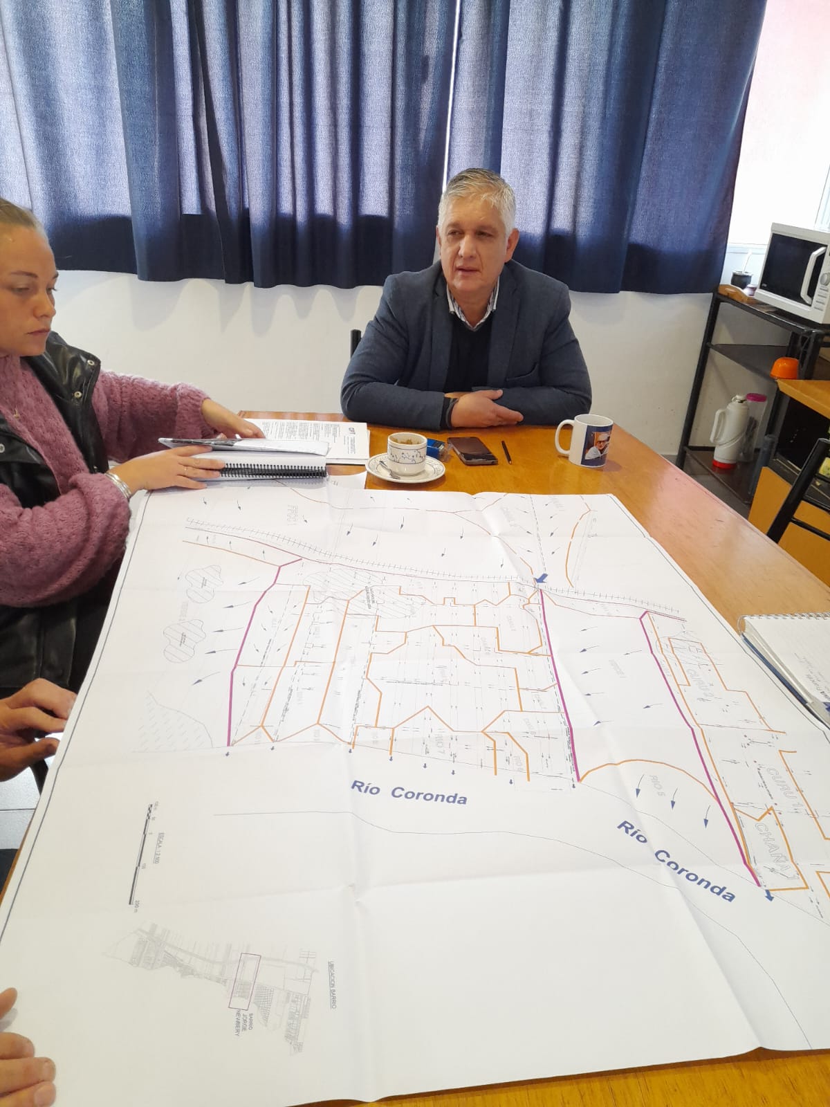 REUNIÓN DE COORDINACIÓN DE OBRAS ENTRE EL MUNICIPIO Y EL PRESIDENTE DE LA VECINAL DE ALTOS DEL SAUCE