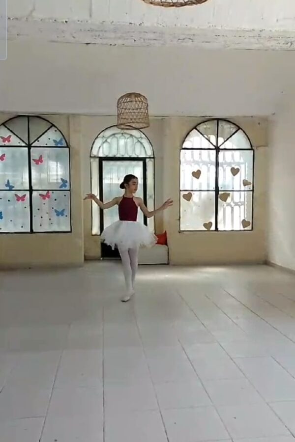 EXCELENTE PERFORMANCE DE UNA ALUMNA DE NUESTRO LICEO EN EL CERTAMEN DE DANZA «UNIVERSAL DANCE»