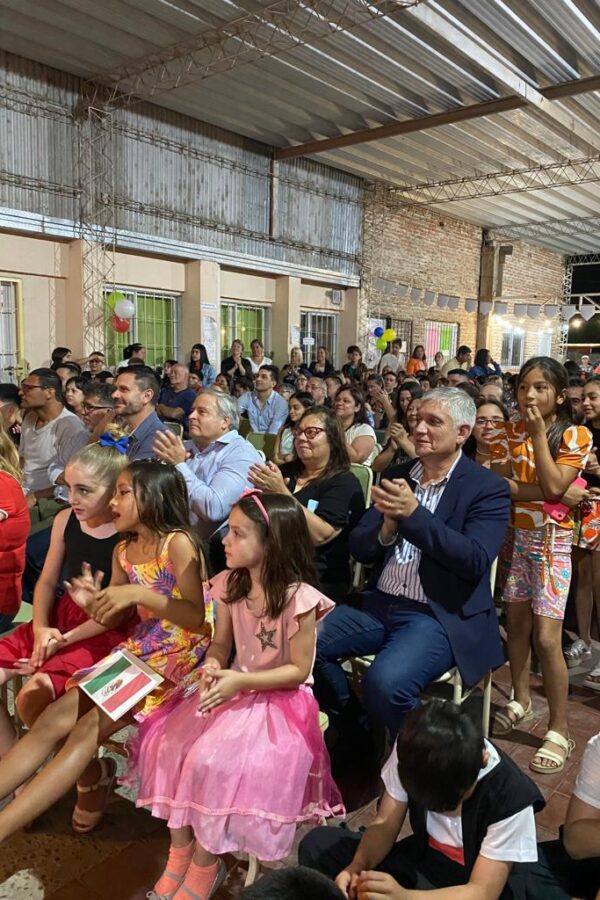 HERMOSA Y TRADICIONAL VELADA EN LA ESCUELA HUGO MIATELLO