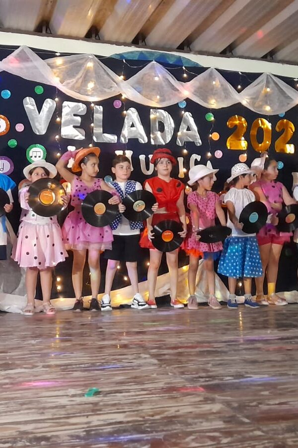 ¡BRILLANTE NOCHE EN LA VELADA DE LA ESCUELA CONSTANCIO VIGIL!