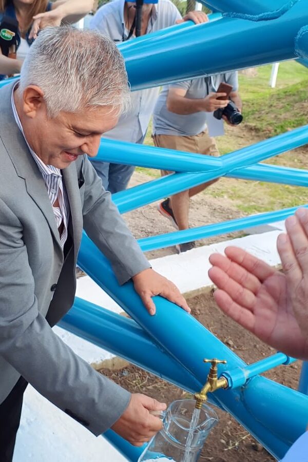 ¡LLEGÓ EL AGUA POTABLE A SAUCE VIEJO! LAS IMÁGENES DEL ACTO INAUGURAL PRESIDIDO POR EL INTENDENTE PAPALEO