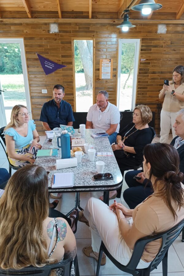 ALICIA TATE VISITÓ EL PUNTO VIOLETA DE SAUCE VIEJO