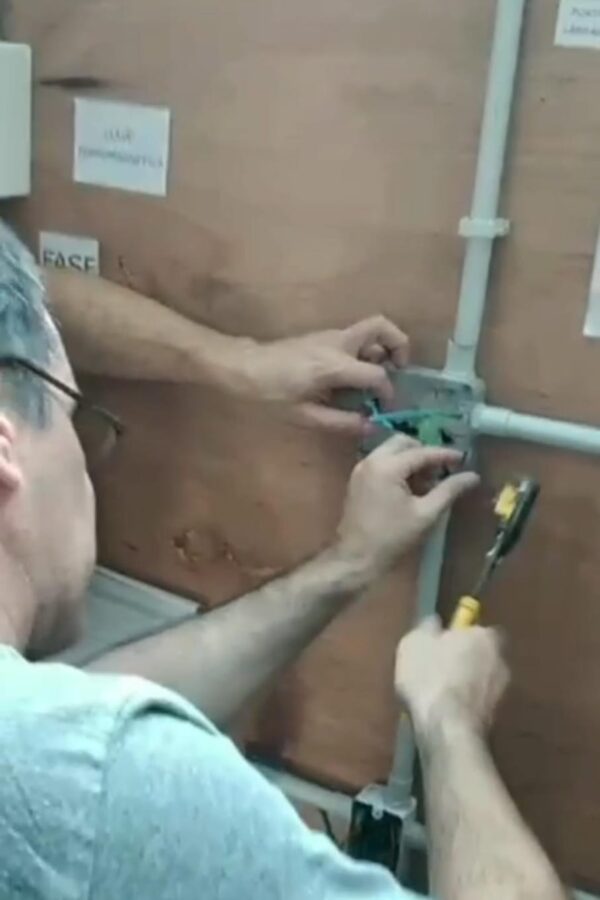 ¡COMENZÓ EL CURSO DE CAPACITACIÓN EN ELECTRICIDAD!