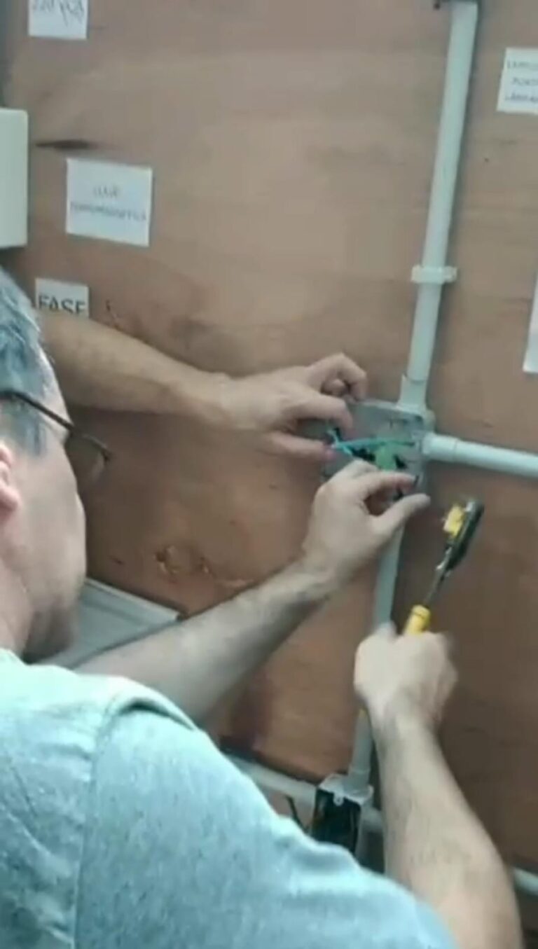 ¡COMENZÓ EL CURSO DE CAPACITACIÓN EN ELECTRICIDAD!