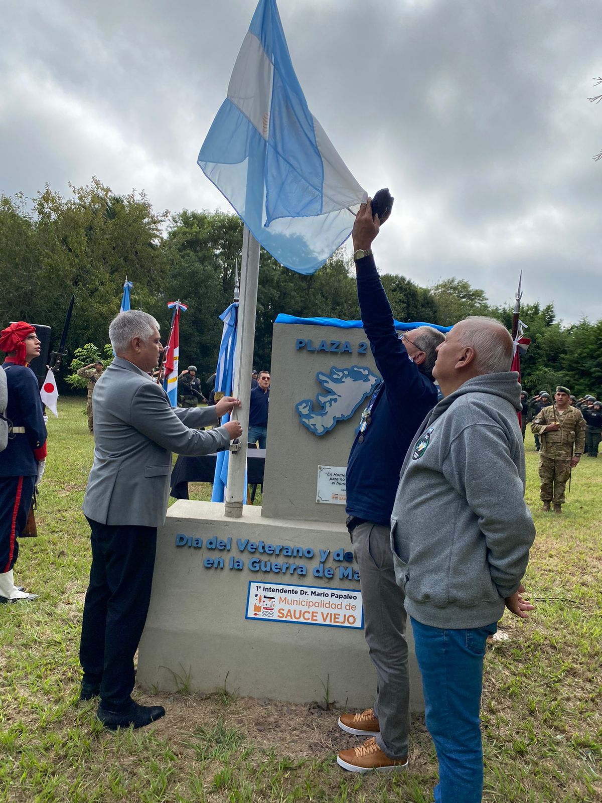 2 DE ABRIL EL INTENDENTE MARIO PAPALEO PRESIDIÓ LA CONMEMORACIÓN DEL DIA DE VETERANOS Y CAIDOS EN LAS MALVINAS