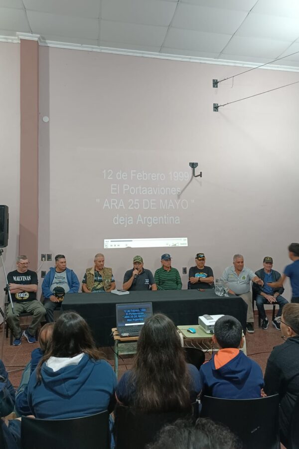 EMOTIVA CHARLA DE EXCOMBATIENTES DE MALVINAS EN LA SALA CULTURAL