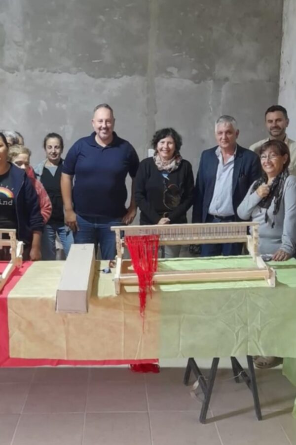 EL INTENDENTE MARIO PAPALEO VISITÓ EL TALLER DE TELARES EN LA CAPILLA SAN CAYETANO