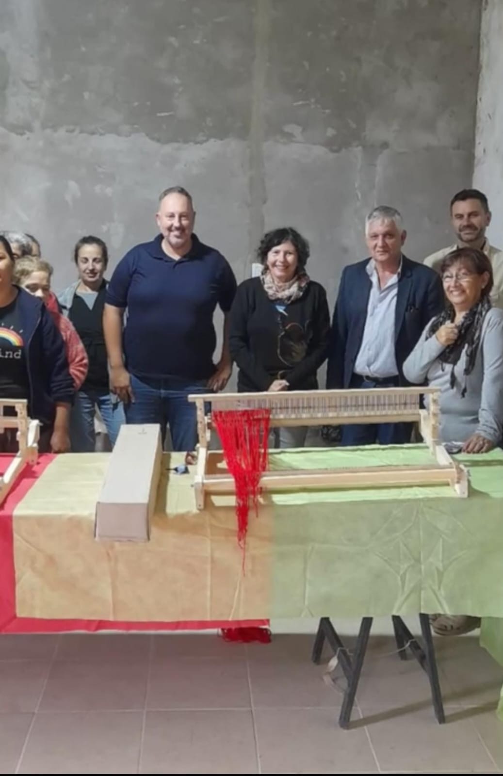 EL INTENDENTE MARIO PAPALEO VISITÓ EL TALLER DE TELARES EN LA CAPILLA SAN CAYETANO