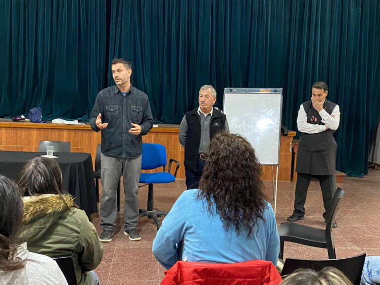 SE REALIZÓ UN SEMINARIO INTENSIVO PARA ALUMNOS DE PELUQUERIA.