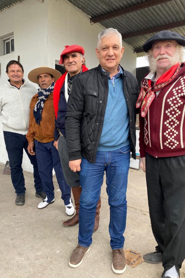 EL INTENDENTE MARIO PAPALEO PRESENTE EN LA FIESTA DEL ASADO CON CUERO Y DEL PAN CASERO