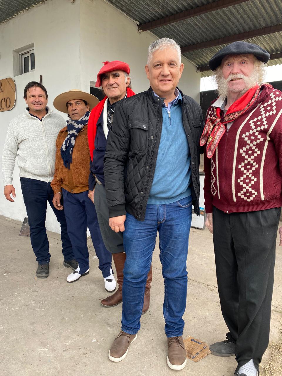 EL INTENDENTE MARIO PAPALEO PRESENTE EN LA FIESTA DEL ASADO CON CUERO Y DEL PAN CASERO