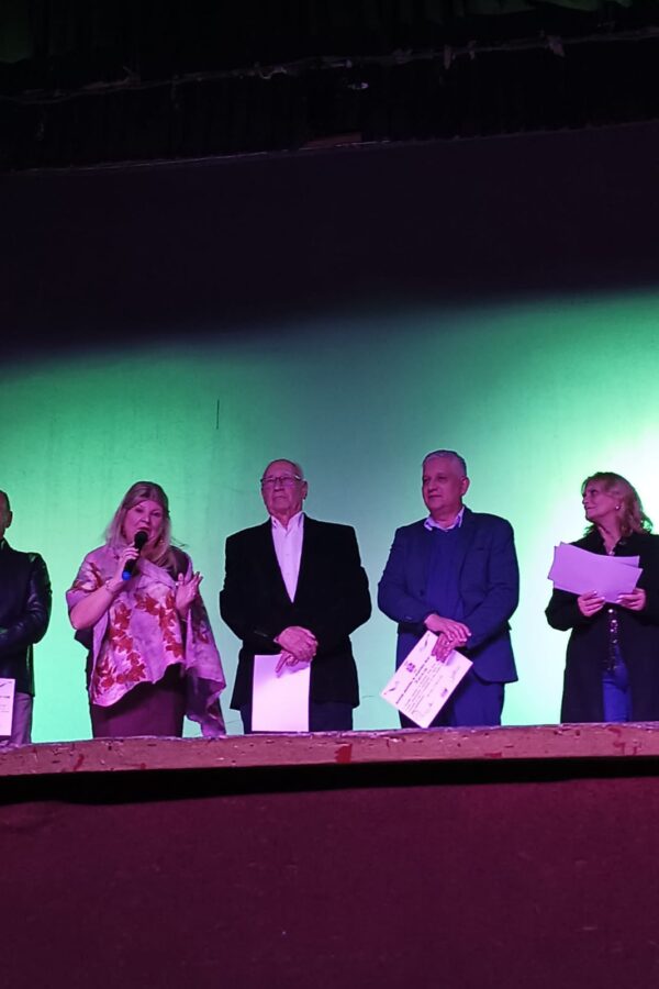 SADE SANTO TOMÉ DISTINGUIÓ AL INTENDENTE MARIO PAPALEO