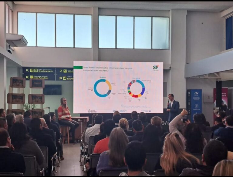 ✈️La Municipalidad de Sauce Viejo estuvo representada en la jornada sobre logística Aérea que se realizó en el Aeropuerto.