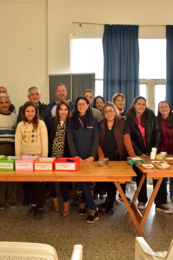 EL INTENDENTE MARIO PAPALEO PRESENTE EN EL TALLER DE HUERTA DE ADELINA ESTE