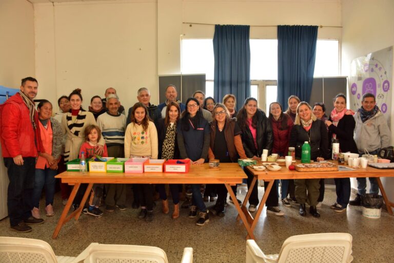 EL INTENDENTE MARIO PAPALEO PRESENTE EN EL TALLER DE HUERTA DE ADELINA ESTE
