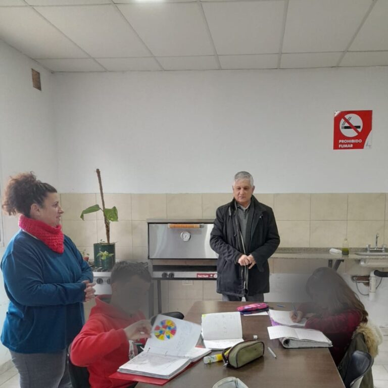 EL DR. MARIO PAPALEO VISITÓ EL TALLER DE ACOMPAÑAMIENTO ESCOLAR
