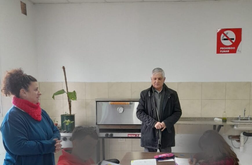 EL DR. MARIO PAPALEO VISITÓ EL TALLER DE ACOMPAÑAMIENTO ESCOLAR