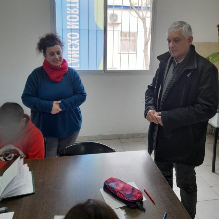 EL DR. MARIO PAPALEO VISITÓ EL TALLER DE ACOMPAÑAMIENTO ESCOLAR