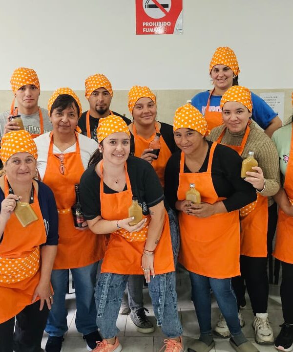 EXQUISITECES EN LICORES EN EL AULA TALLER NORTE