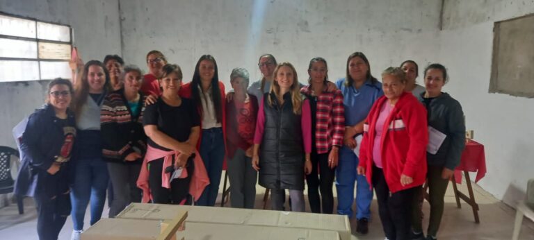CHARLA POR LA SALUD INTEGRAL DE LAS MUJERES EN EL AULA TALLER DE LA PARROQUIA SAN CAYETANO
