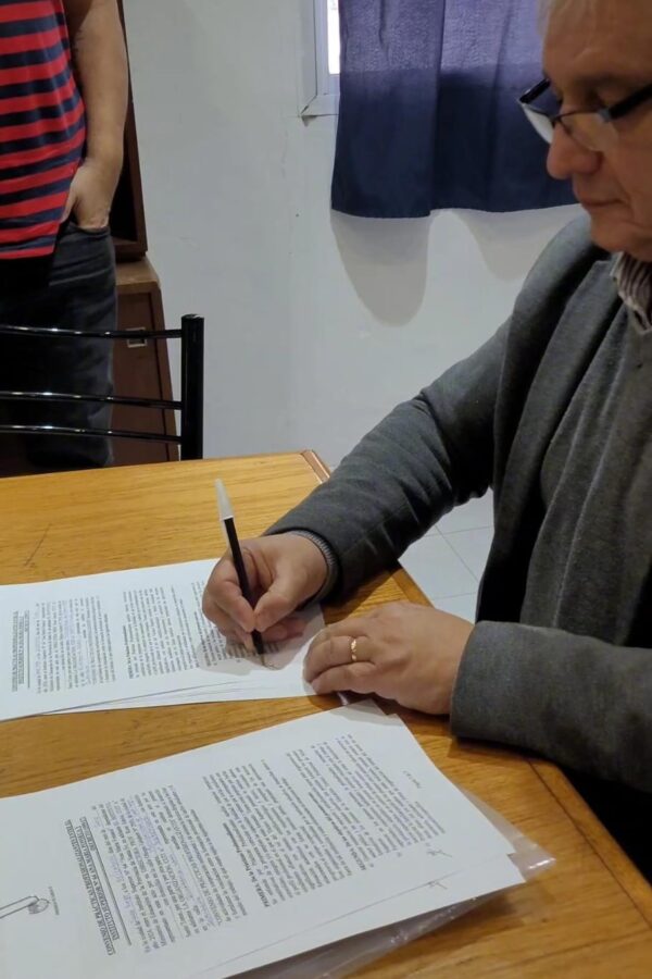 EL INTENDENTE MARIO PAPALEO FIRMÓ UN CONVENIO PARA PRÁCTICAS EN LA MUNICIPALIDAD DE ALUMNOS DEL INSTITUTO N° 64