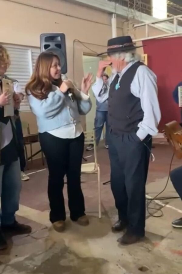 “HABLEMOS DE SOBERANÍA E IDENTIDAD”: HERMOSO MOMENTO COMPARTIDO JUNTO A DON ORLANDO VERA CRUZ