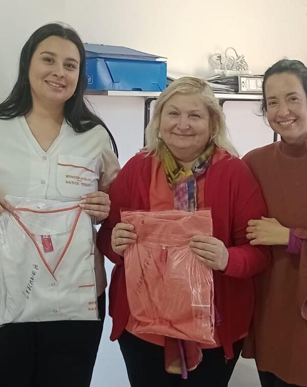 LA MUNICIPALIDAD ENTREGÓ INDUMENTARIA AL ÁREA DE SALUD