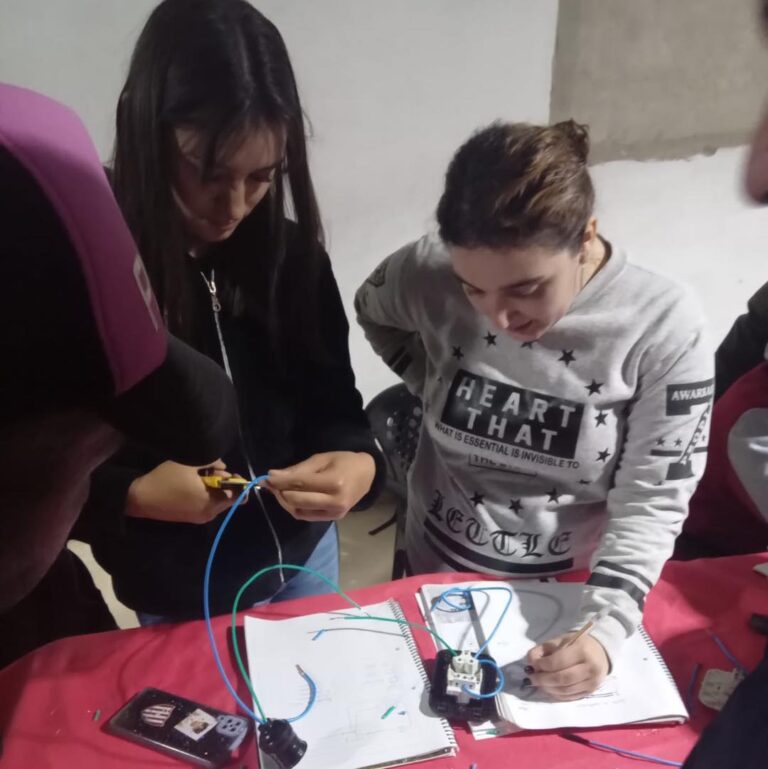 ¡NO PARAMOS CON LA CAPACITACIÓN EN EL TALLER DE ELECTRICIDAD EN BARRIO SAN CAYETANO!