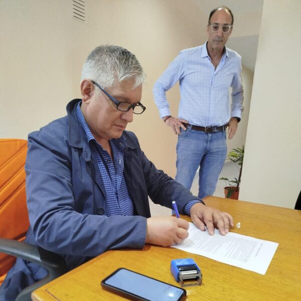 SE FIRMÓ EL CONTRATO DE ADJUDICACIÓN DE LA OBRA «MÓDULO ÁULICO»