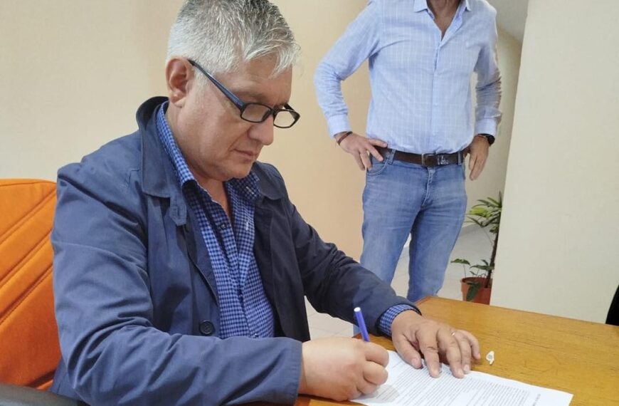 SE FIRMÓ EL CONTRATO DE ADJUDICACIÓN DE LA OBRA «MÓDULO ÁULICO»