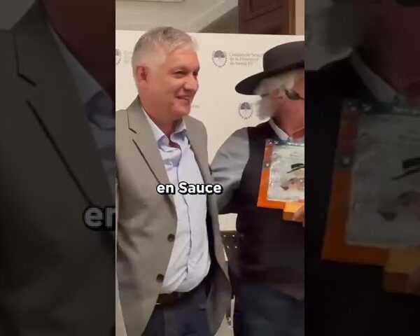 EL INTENDENTE MARIO PAPALEO PRESENTE EN EL RECONOCIMIENTO A DON ORLANDO VERA CRUZ