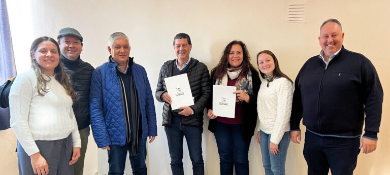 Firma de convenio entre la Municipalidad de Sauce Viejo y Cáritas Santa Fe