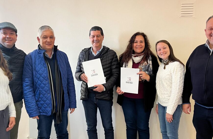 Firma de convenio entre la Municipalidad de Sauce Viejo y Cáritas Santa Fe