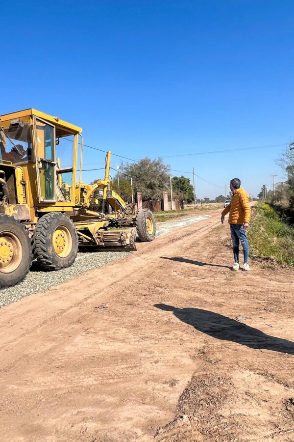 El intendente Papaleo recorrió obras de ripiado en barrio Taragüí