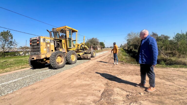El intendente Papaleo recorrió obras de ripiado en barrio Taragüí