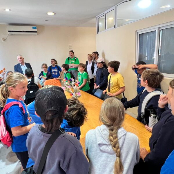 Visita especial de alumnos de la Escuela Pilares al Municipio de Sauce Viejo