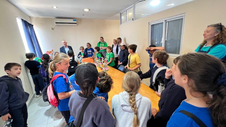 Visita especial de alumnos de la Escuela Pilares al Municipio de Sauce Viejo