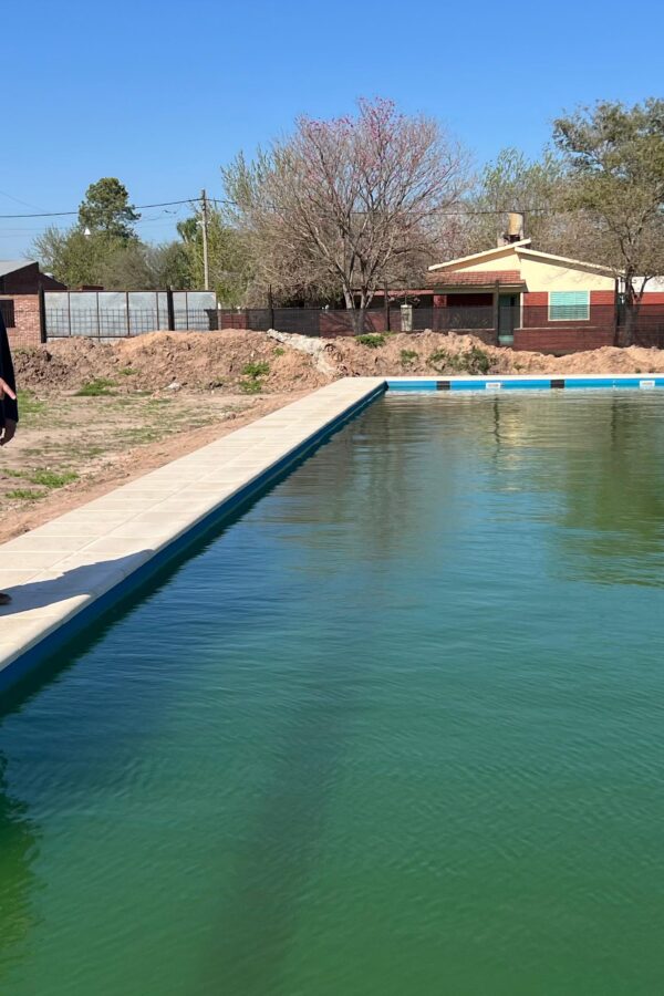 PILETA SEMIOLÍMPICA EN BARRIO JORGE NEWBERY